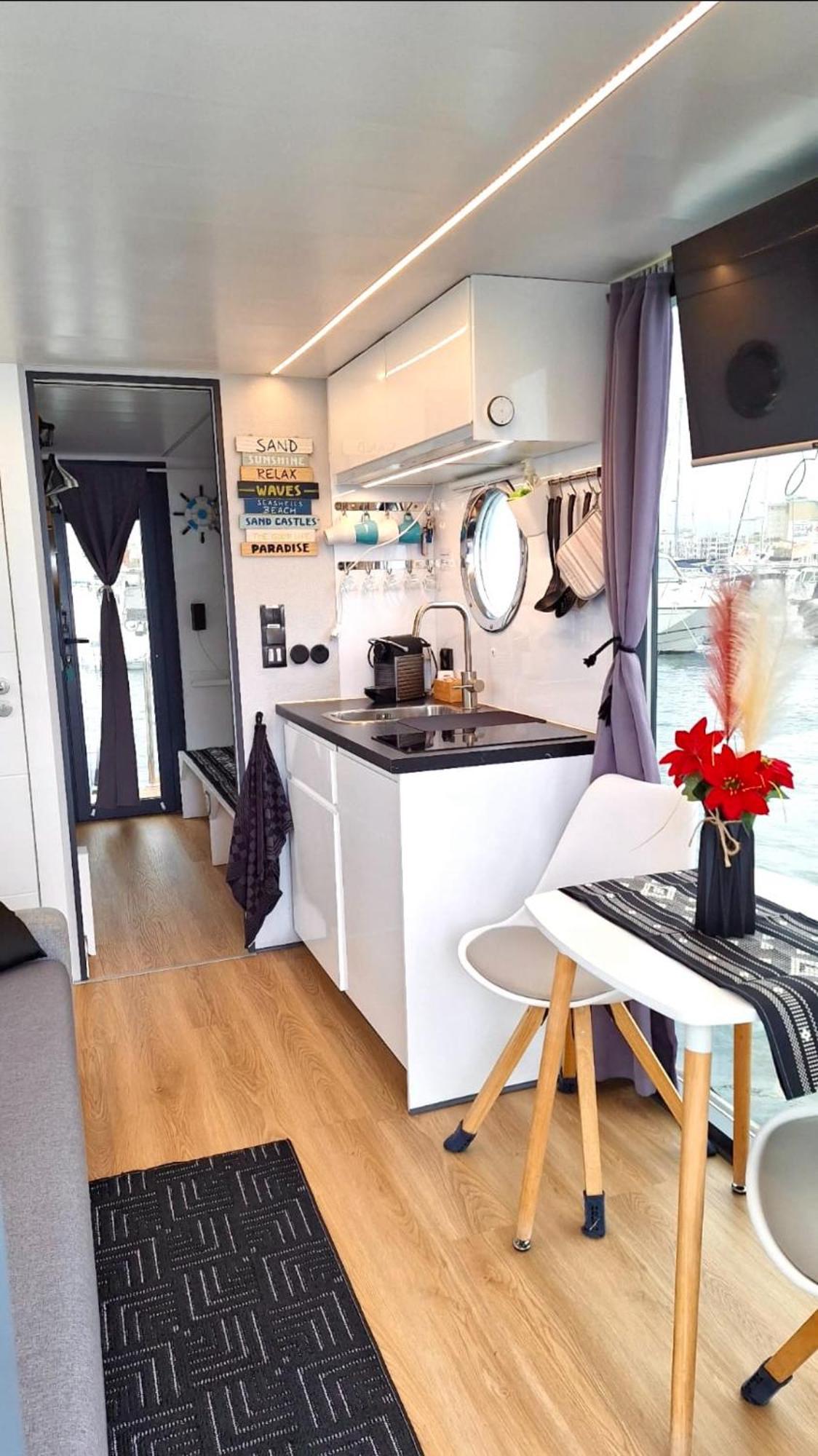 מלון אלגהרו Houseboat Seabreeze מראה חיצוני תמונה